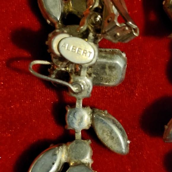 Albert clip-on earrings - Picture 3 of 3